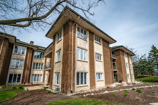 $1,035,000 | 4 Oak Brook Club Drive, Unit G205, Oak Brook, IL 60523