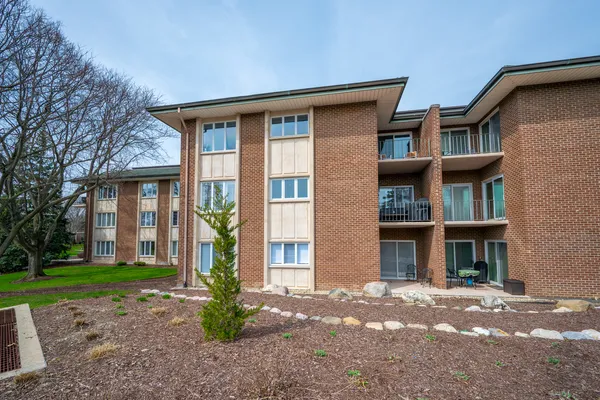 $1,035,000 | 4 Oak Brook Club Drive, Unit G205, Oak Brook, IL 60523