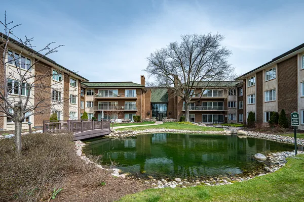 $1,035,000 | 4 Oak Brook Club Drive, Unit G205, Oak Brook, IL 60523