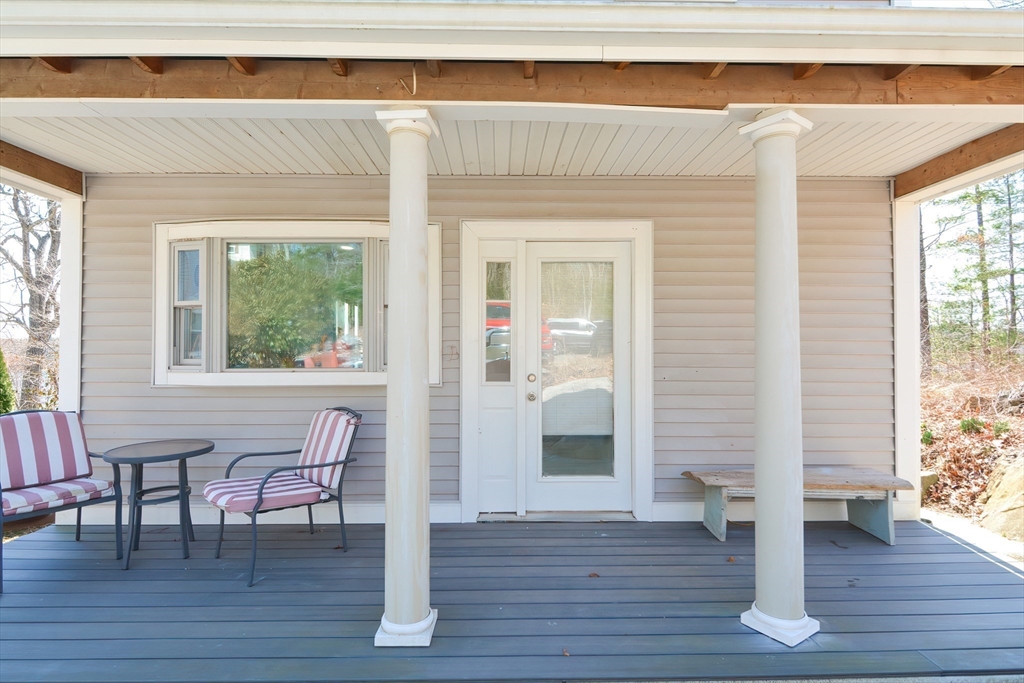 71 Uxbridge Road Mendon, MA 01756 - Photo 4 of 31 Gallery Image 4