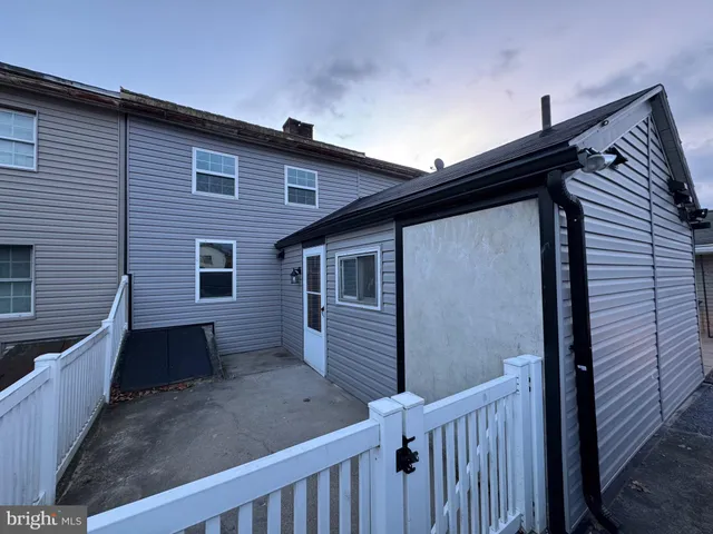 $1,400 | 105 Spring Garden Street, Leesport, PA 19533