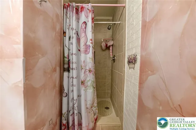 $849,900 | 2588 Kings Mill Road, Hellertown, PA 18055