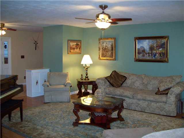 7367 Avalon Trail Road Indianapolis, IN 46250 - Photo 5 of 24 Gallery Image 5