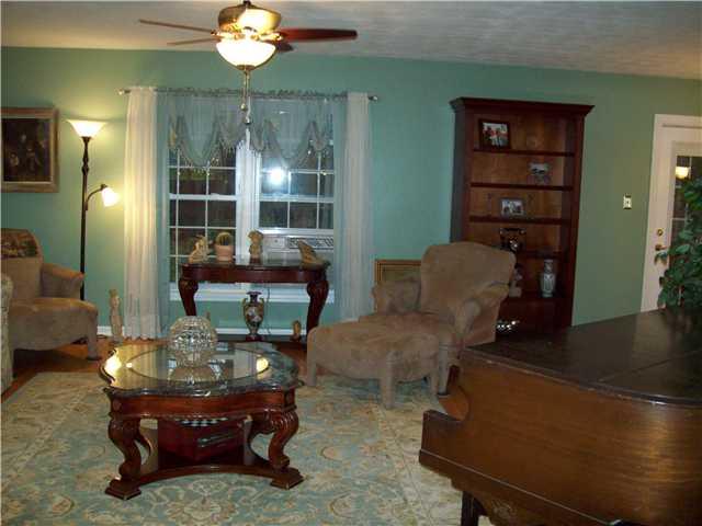 7367 Avalon Trail Road Indianapolis, IN 46250 - Photo 6 of 24 Gallery Image 6