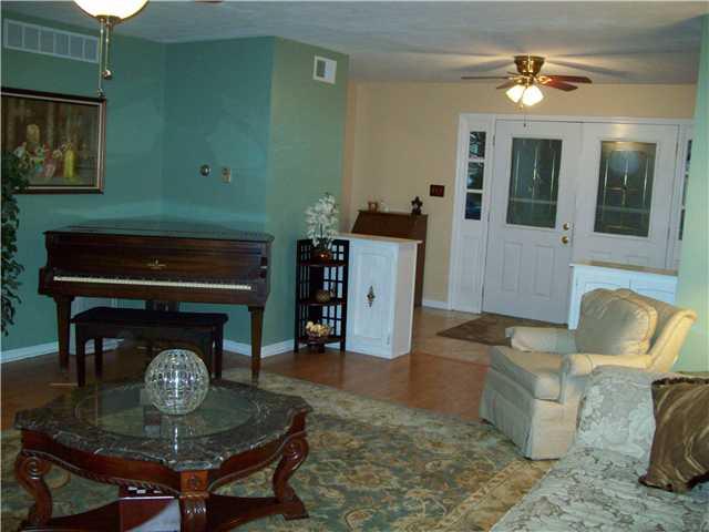 7367 Avalon Trail Road Indianapolis, IN 46250 - Photo 7 of 24 Gallery Image 7