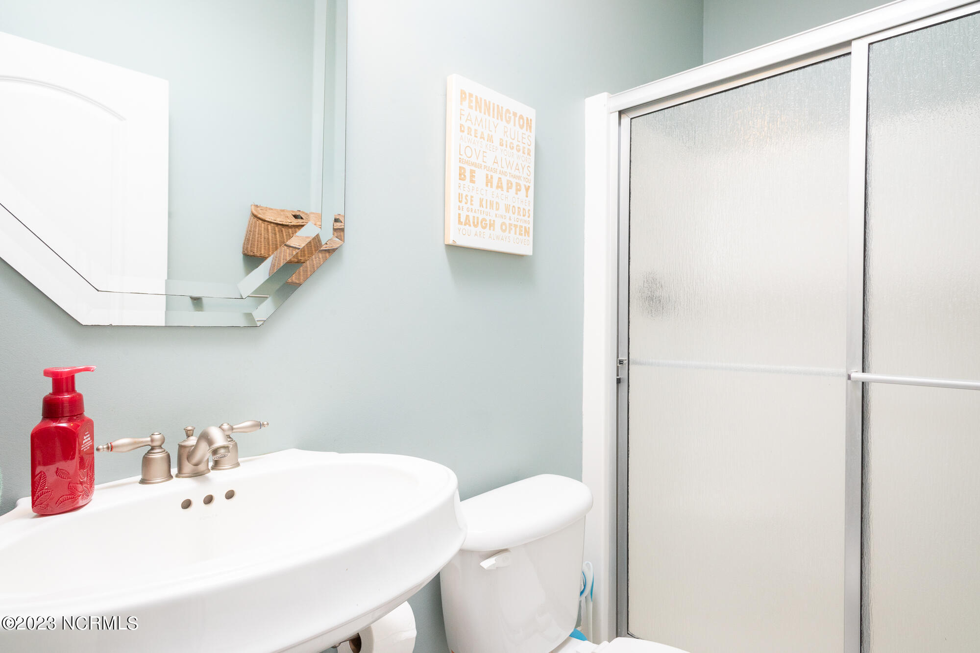 39 Gables Road New Bern, NC 28562 - Photo 22 of 42 Second Bathroom