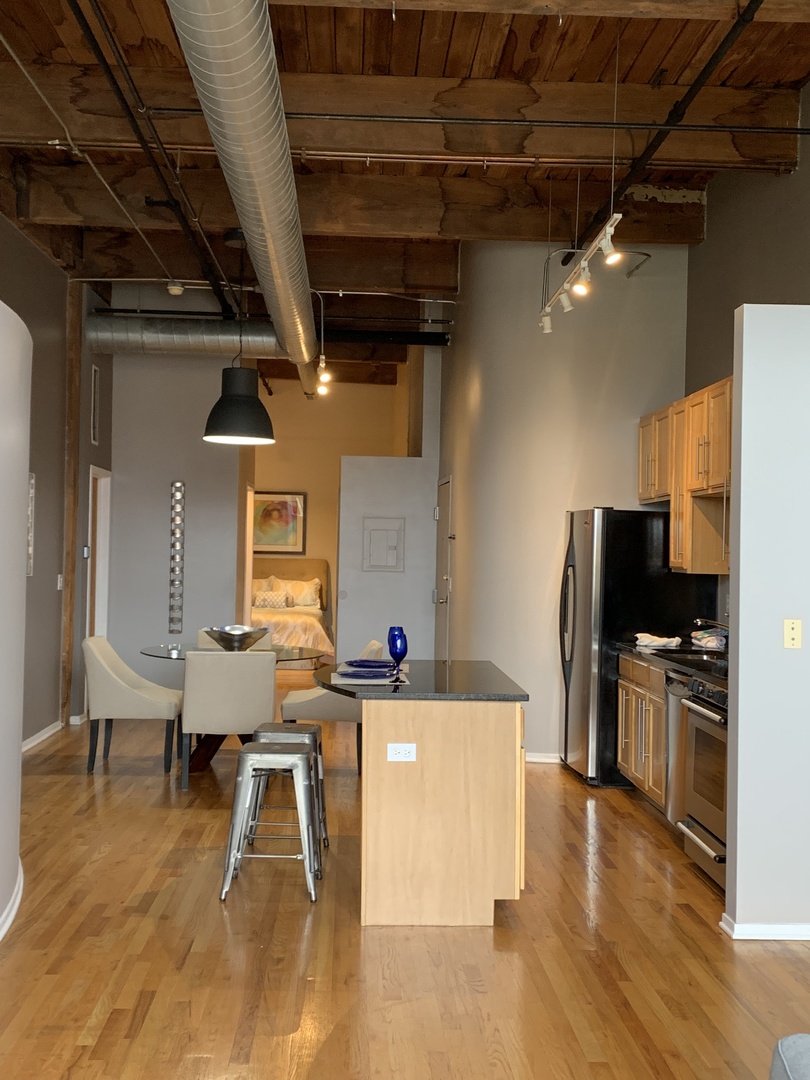 1500 West Monroe Street, Unit 423 Chicago, IL 60607 - Photo 5 of 18