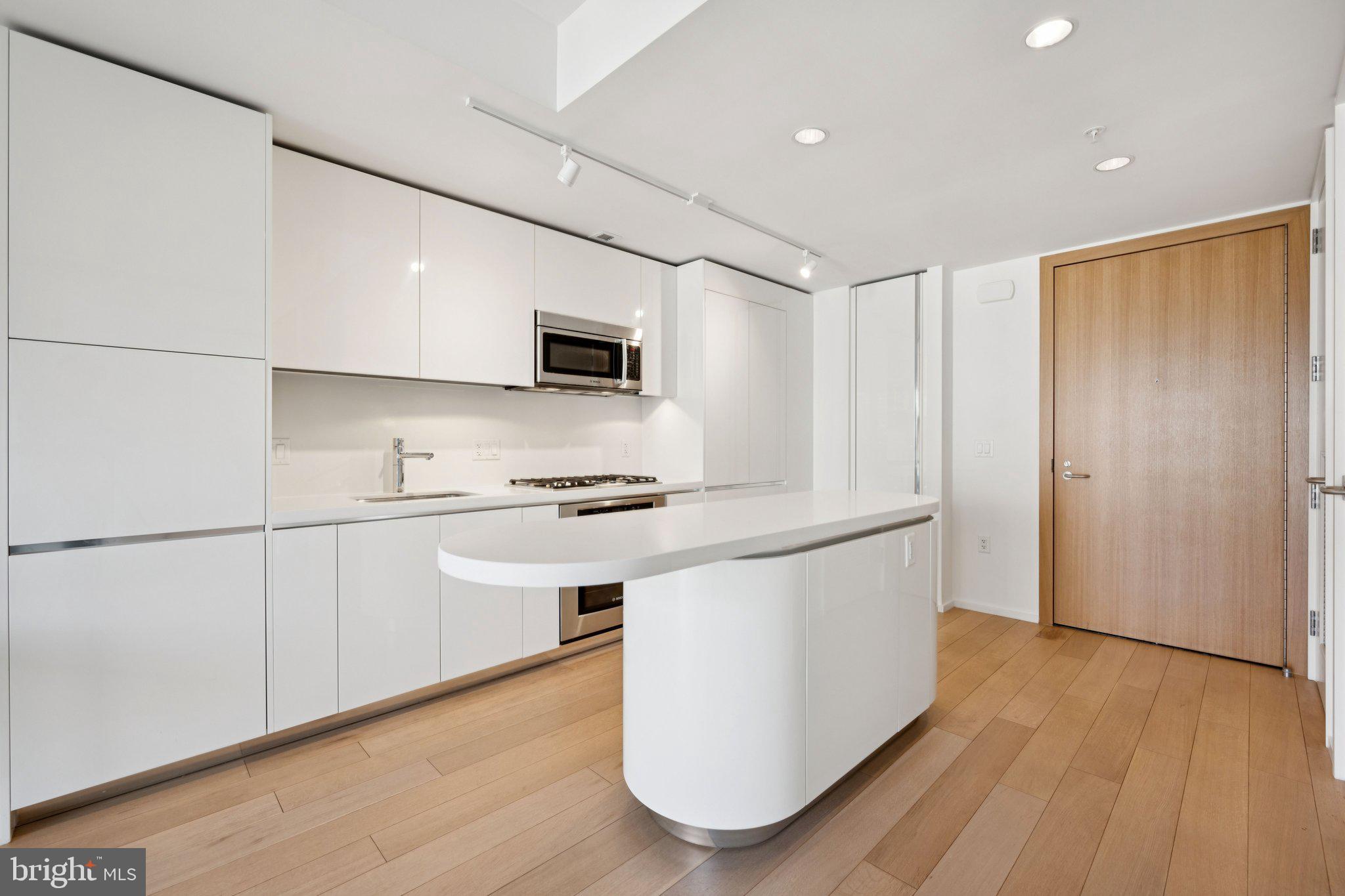 925 H Street Northwest, Unit 903 Washington, DC 20001 - Photo 5 of 36