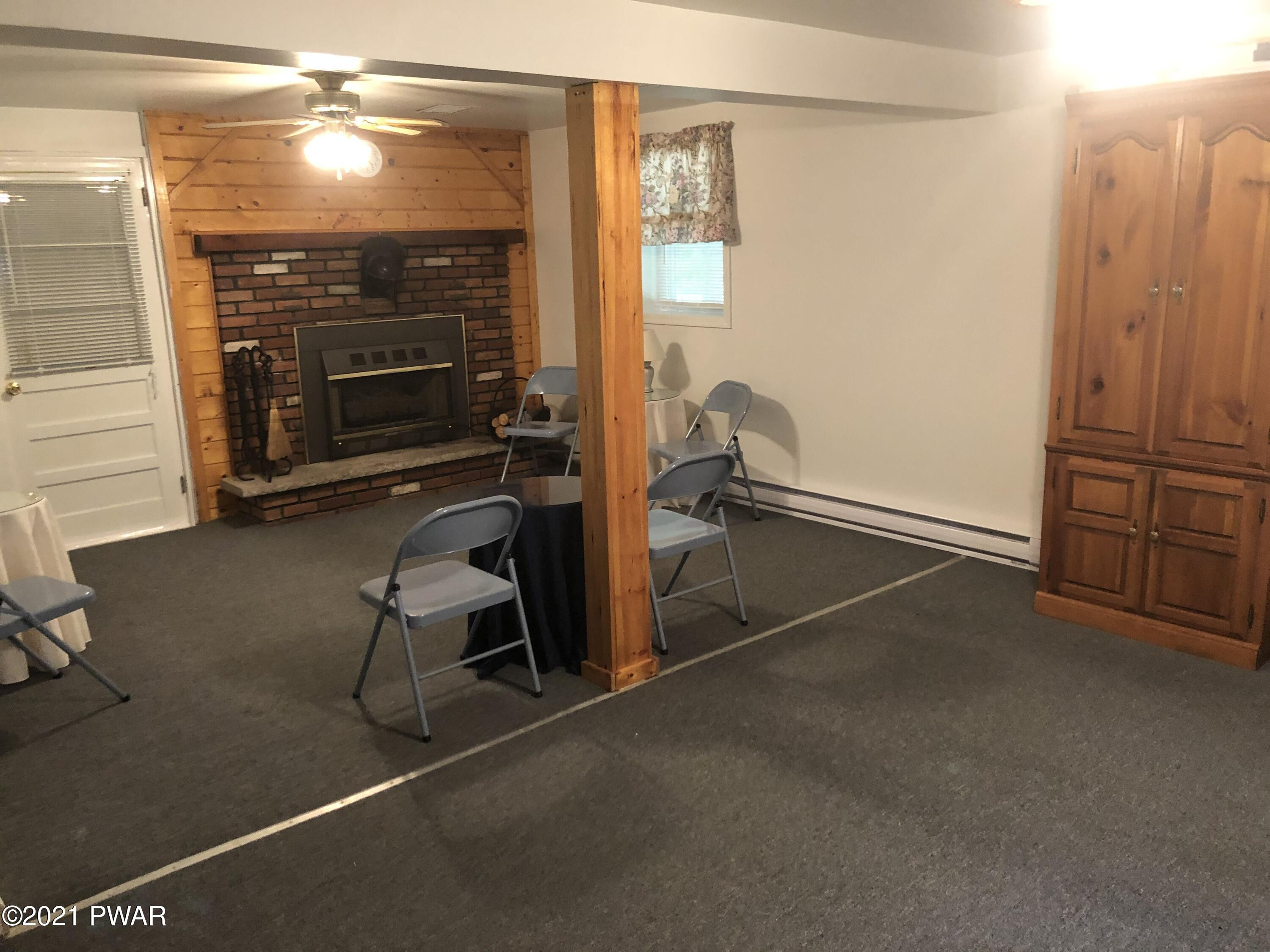 224 High Ridge Road Dingmans Ferry, PA 18328 - Photo 10 of 12 Family Room