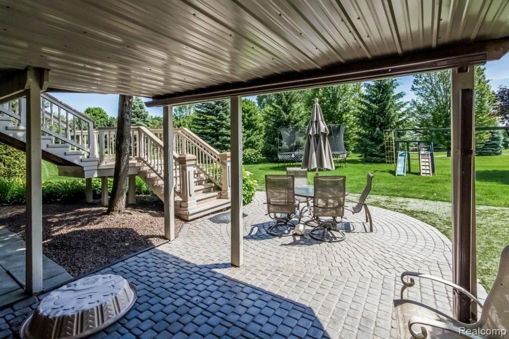 1046 Miners Run Rochester, MI 48306 - Photo 63 of 74 063-Patio-1841962-medium.jpg