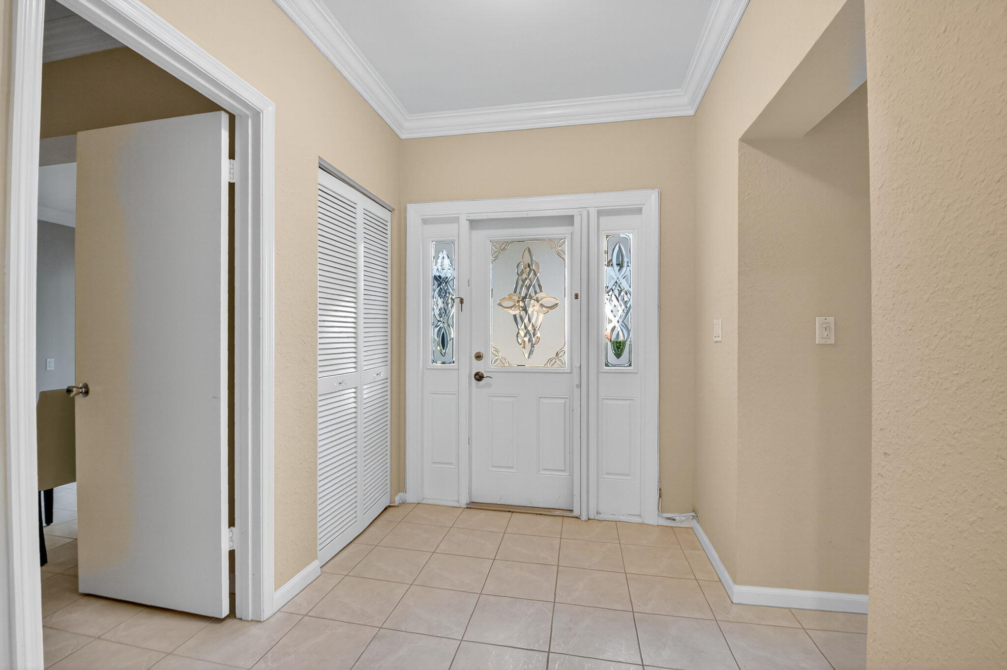 900 Greensward Lane, Unit 101G Delray Beach, FL 33445 - Photo 16 of 62 Foyer