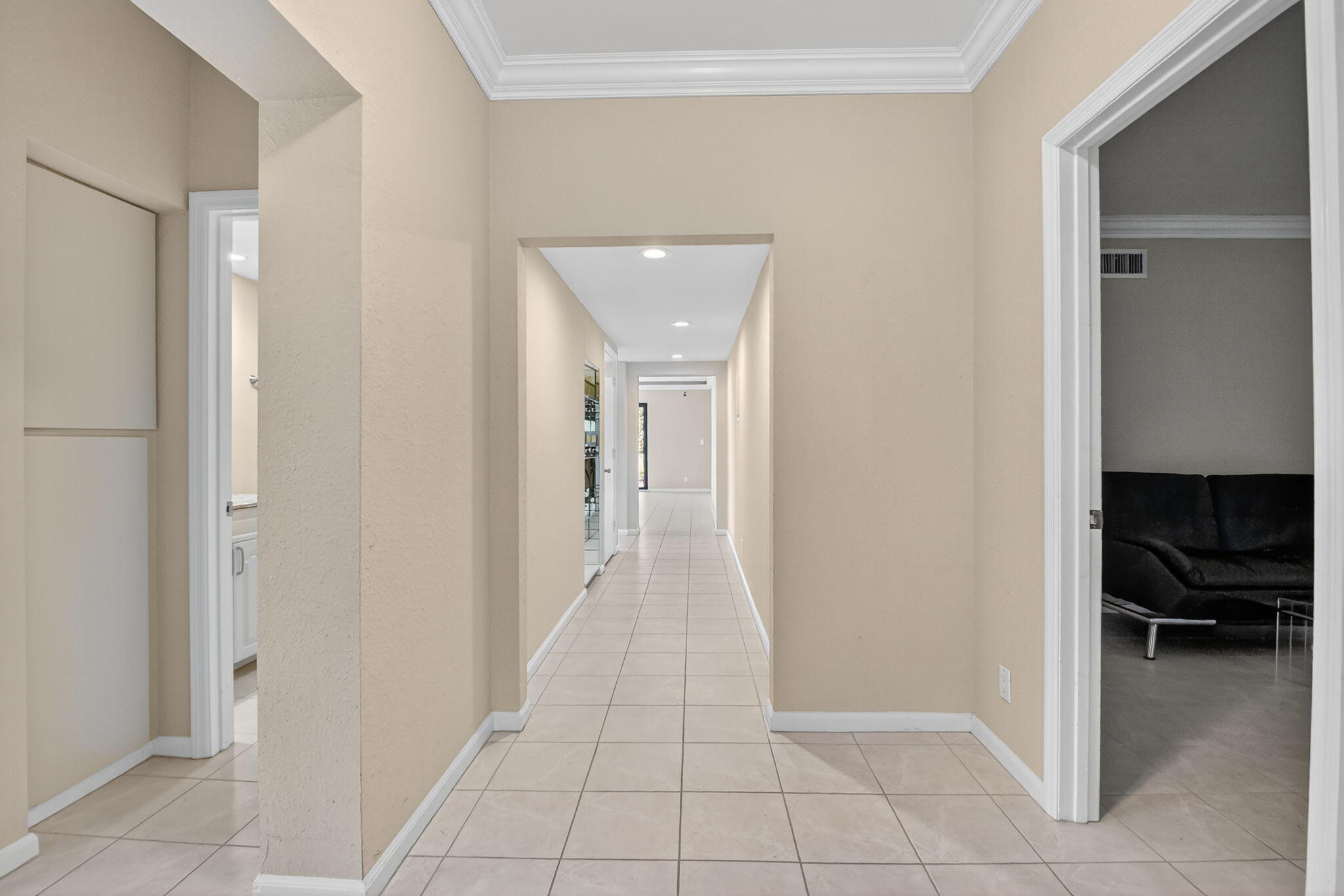 900 Greensward Lane, Unit 101G Delray Beach, FL 33445 - Photo 17 of 62 9-web-or-mls-DSC_3928