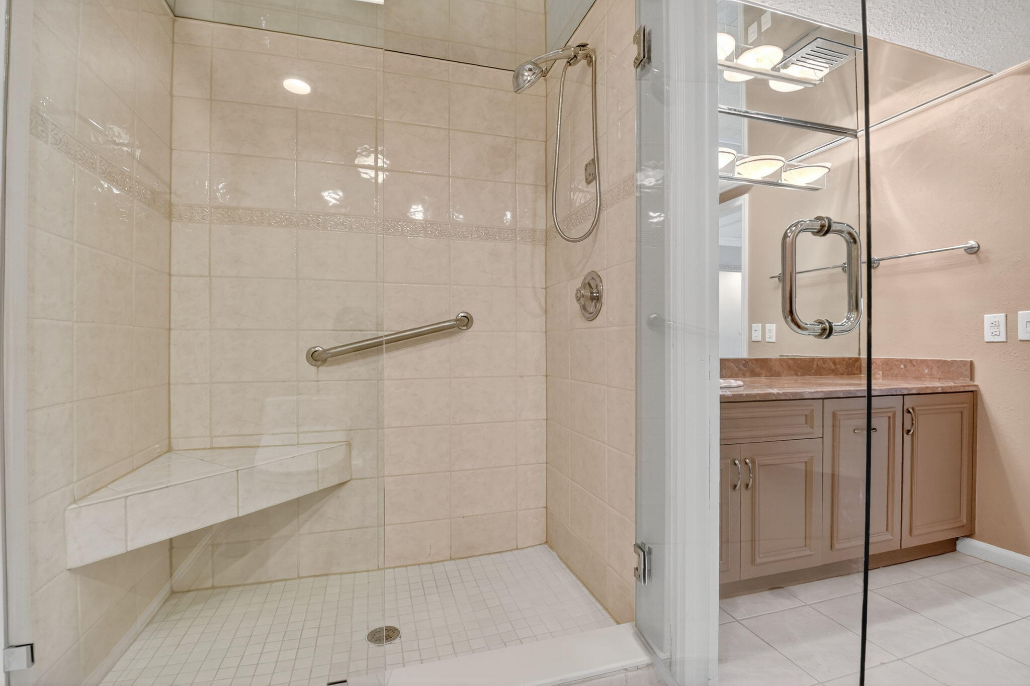 900 Greensward Lane, Unit 101G Delray Beach, FL 33445 - Photo 25 of 62 Primary Bathroom
