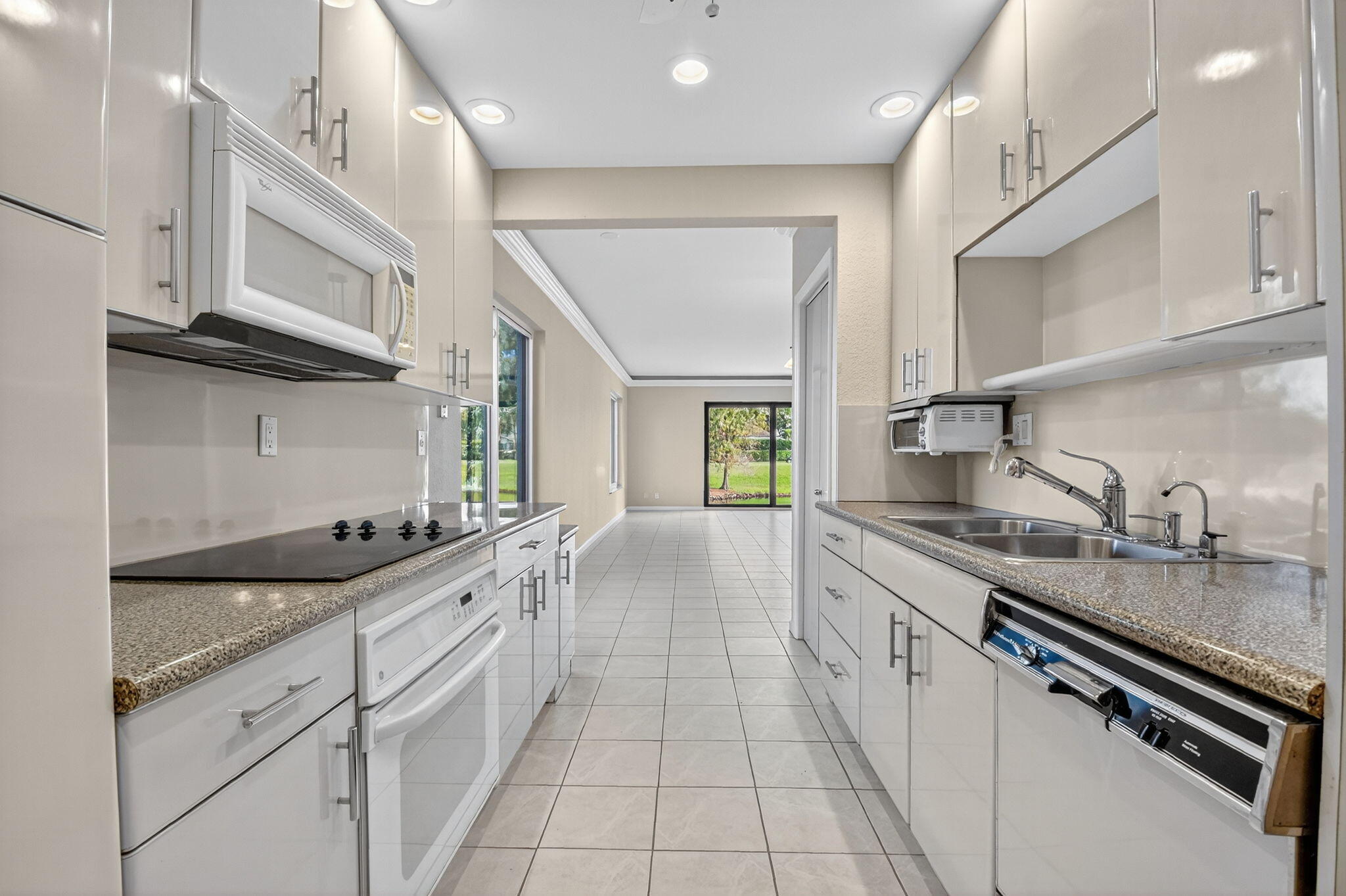 900 Greensward Lane, Unit 101G Delray Beach, FL 33445 - Photo 30 of 62 Granite Counter-top