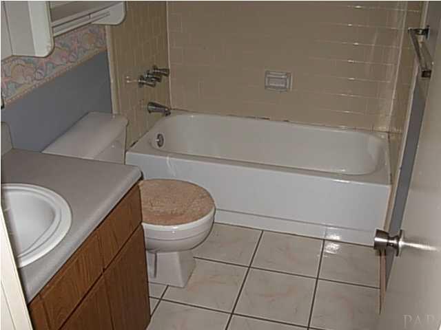 6722 Bellview Pines Road Pensacola, FL 32526 - Photo 4 of 7 Bath