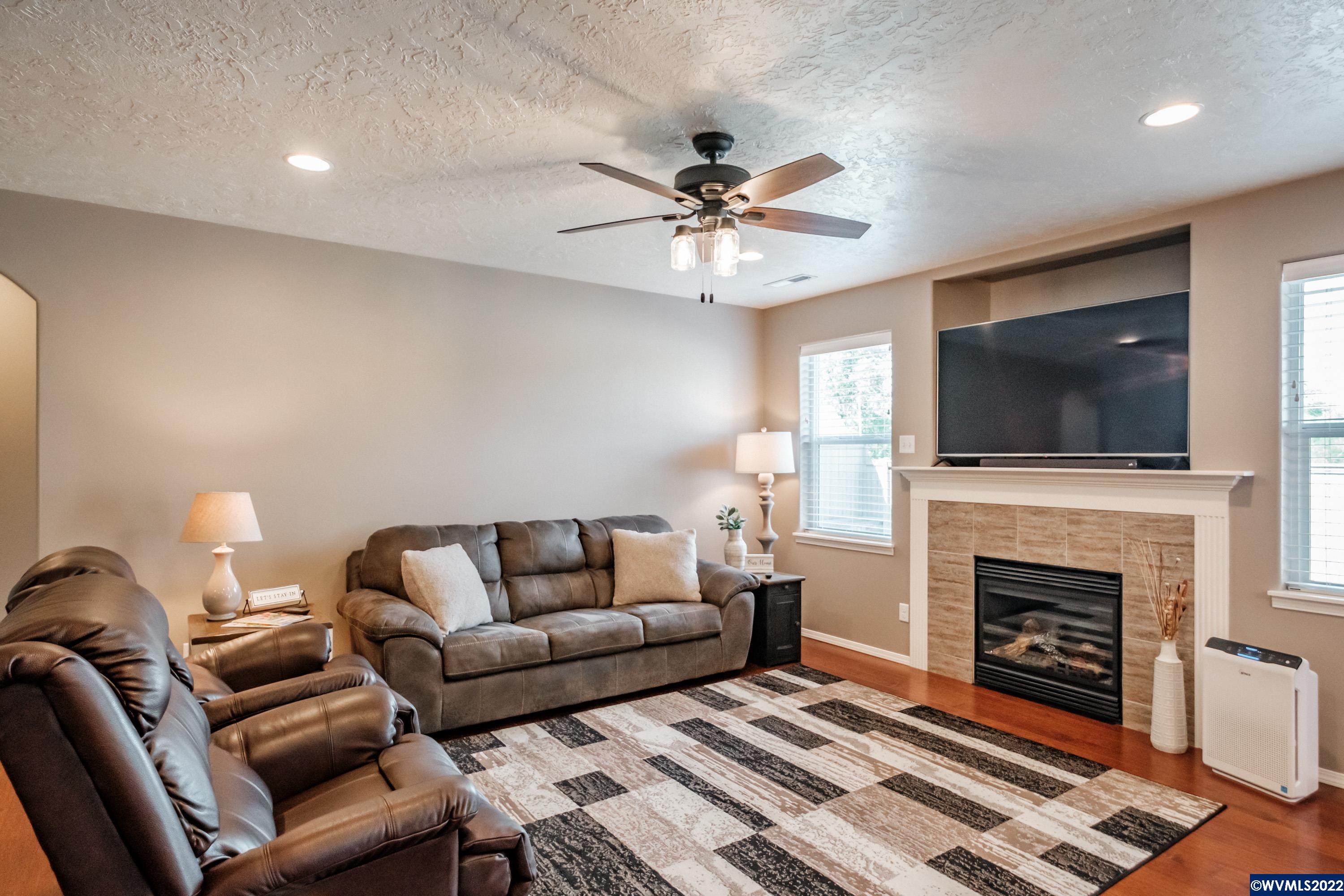 2428 Perfect Lane Southwest Albany, OR 97321 - Photo 4 of 42 Gallery Image 4