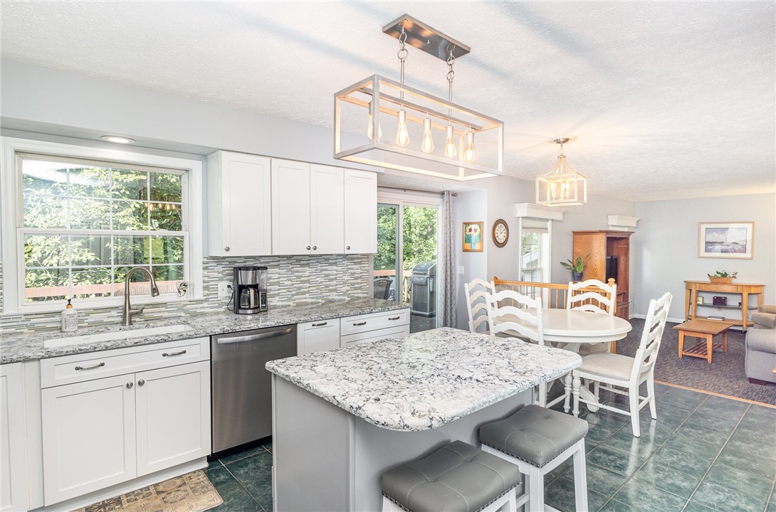 86 Princeton Lane Perinton, NY 14450 - Photo 17 of 40