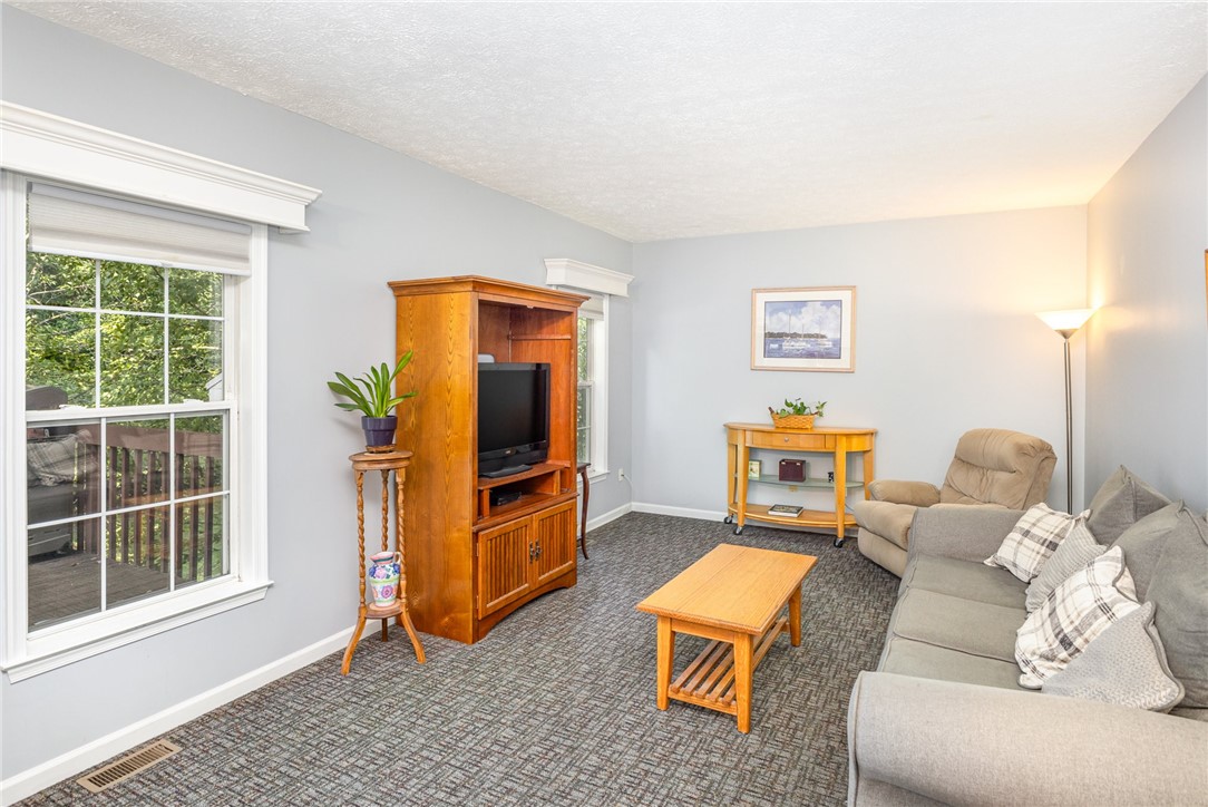 86 Princeton Lane Perinton, NY 14450 - Photo 10 of 40