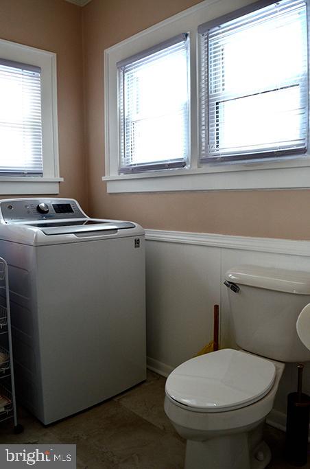 140 Case Avenue Sharon, PA 16146 - Photo 19 of 23 a bathroom with a toilet sink and window