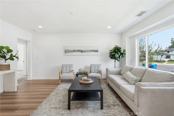 $1,335,000 | 6926 East Peabody Street, Long Beach, CA 90808