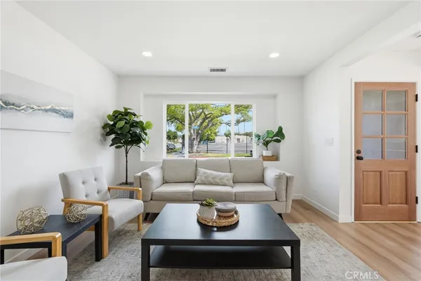 $1,335,000 | 6926 East Peabody Street, Long Beach, CA 90808