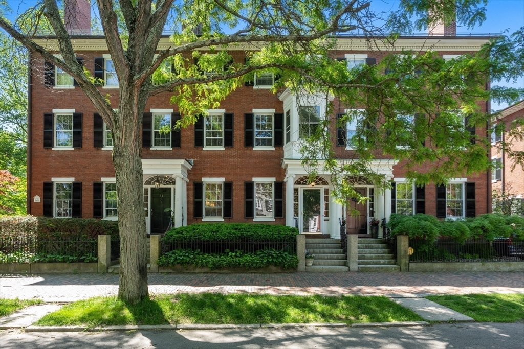 33 Chestnut Street Salem, MA 01970 - Photo 2 of 40