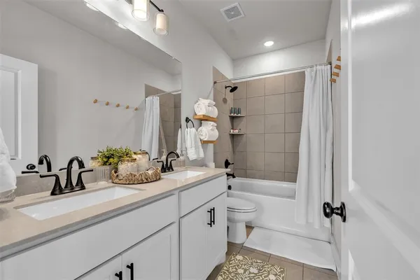 $425,000 | 7549 Reis Lane, North Richland Hills, TX 76182