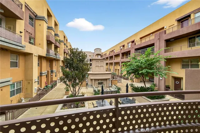 $828,800 | 201 East Angeleno Avenue, Unit 206, Burbank, CA 91502