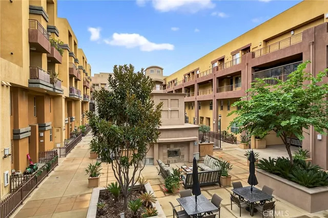 $828,800 | 201 East Angeleno Avenue, Unit 206, Burbank, CA 91502