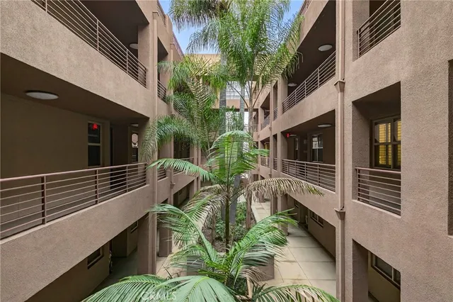 $828,800 | 201 East Angeleno Avenue, Unit 206, Burbank, CA 91502