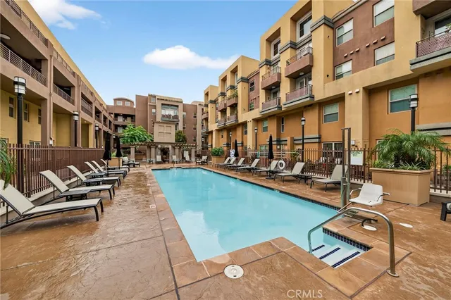 $828,800 | 201 East Angeleno Avenue, Unit 206, Burbank, CA 91502