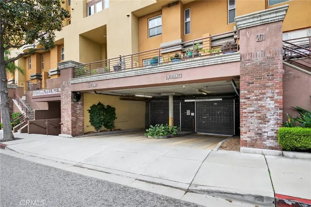 $828,800 | 201 East Angeleno Avenue, Unit 206, Burbank, CA 91502