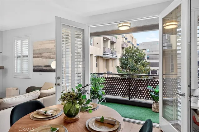 $828,800 | 201 East Angeleno Avenue, Unit 206, Burbank, CA 91502