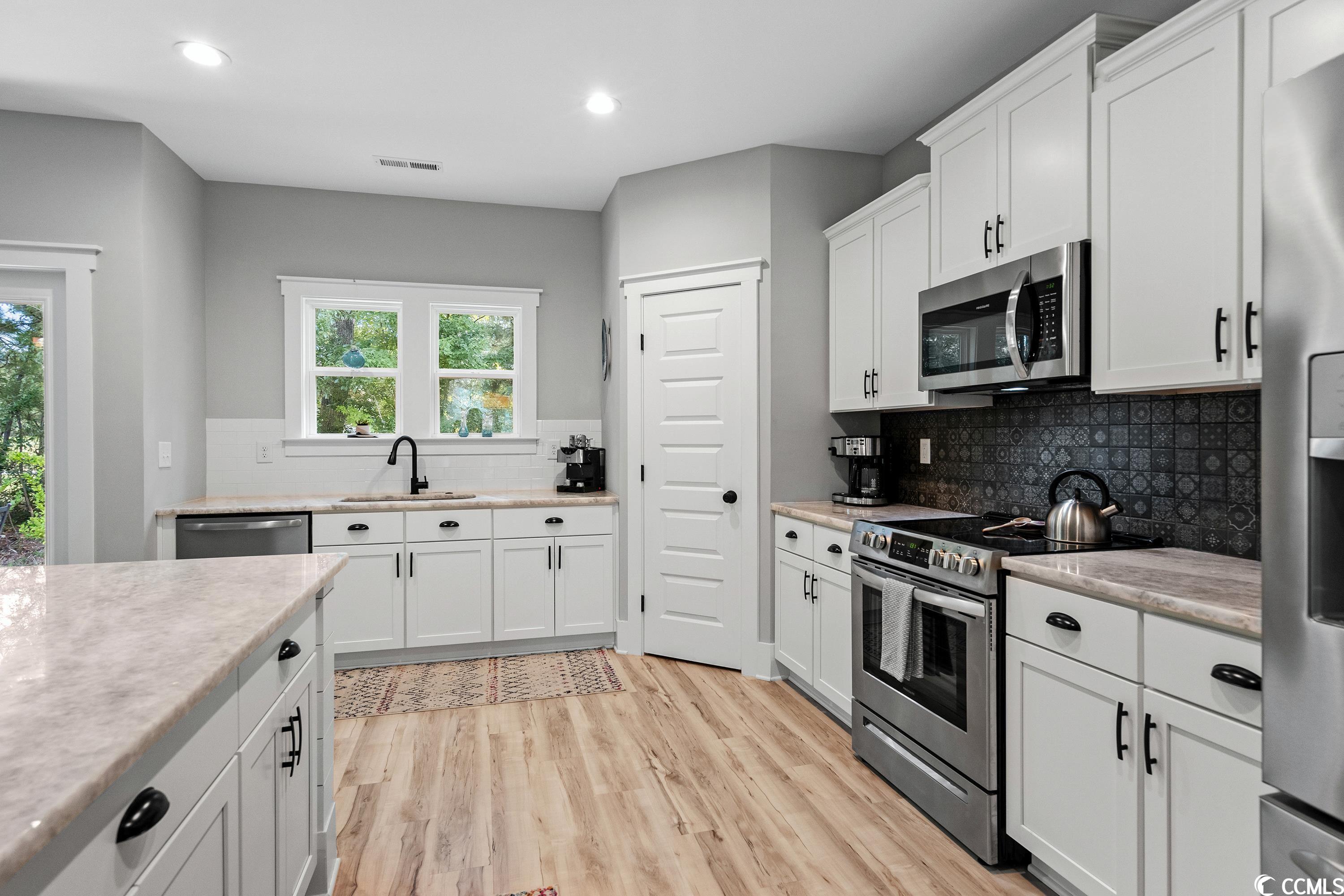188 Tuckers Road Pawleys Island, SC 29585 - Photo 14 of 39 Gallery Image 14