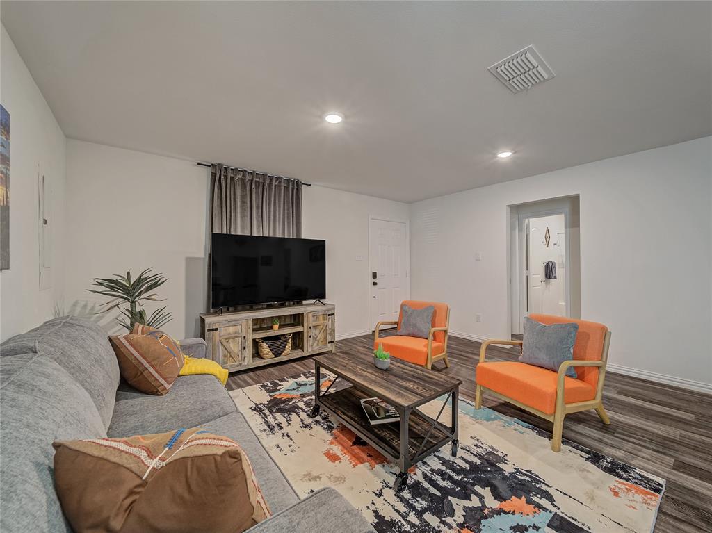 921 West 9th Street Bonham, TX 75418 - Photo 7 of 22 Living room featuring wood finished floors and recessed lighting