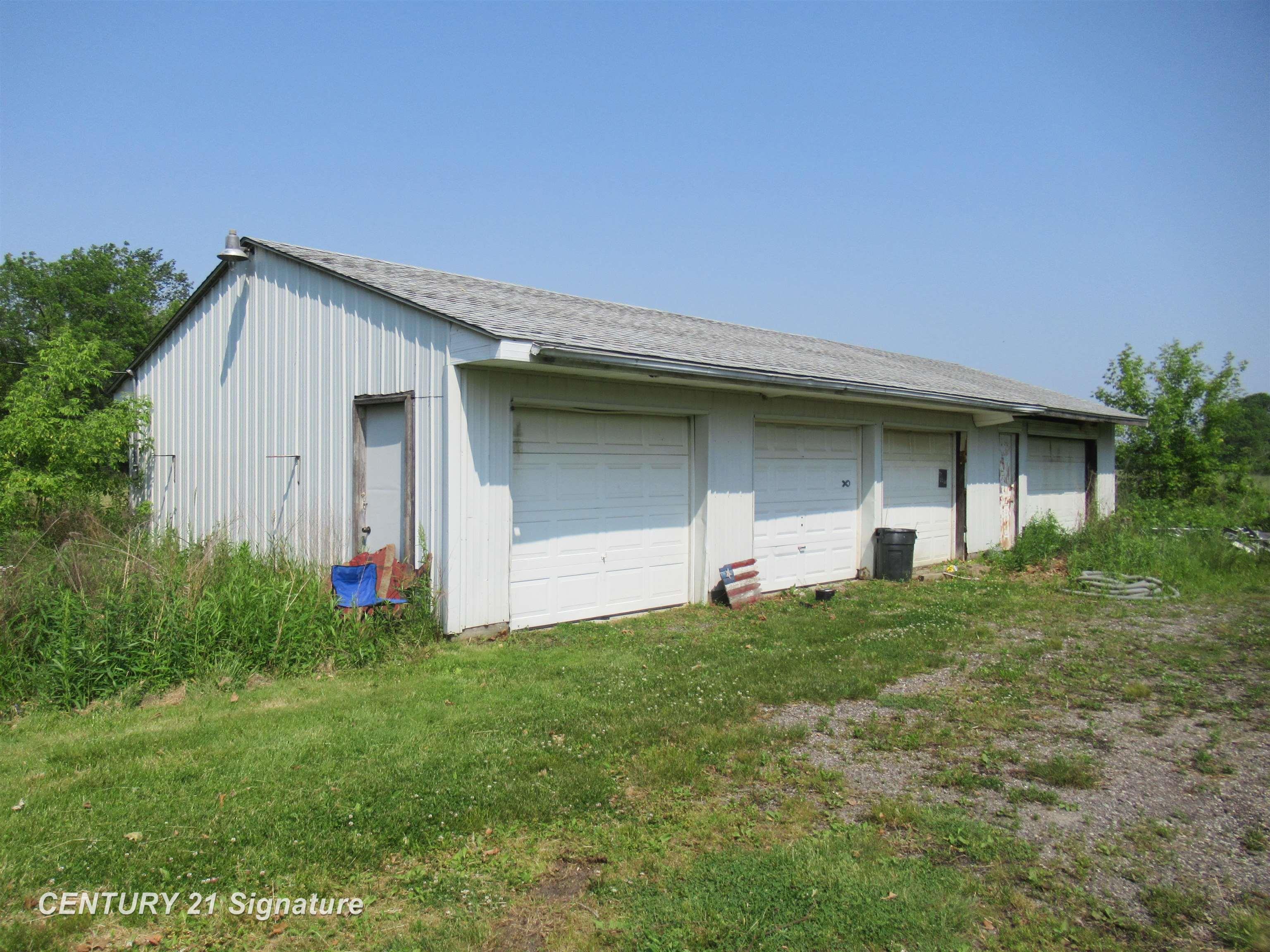 7300 Corunna Road Flint, MI 48532 - Photo 6 of 10 50179132-19051f0c-2eeb-47eb-b3a9-57d152a443e7.JPG