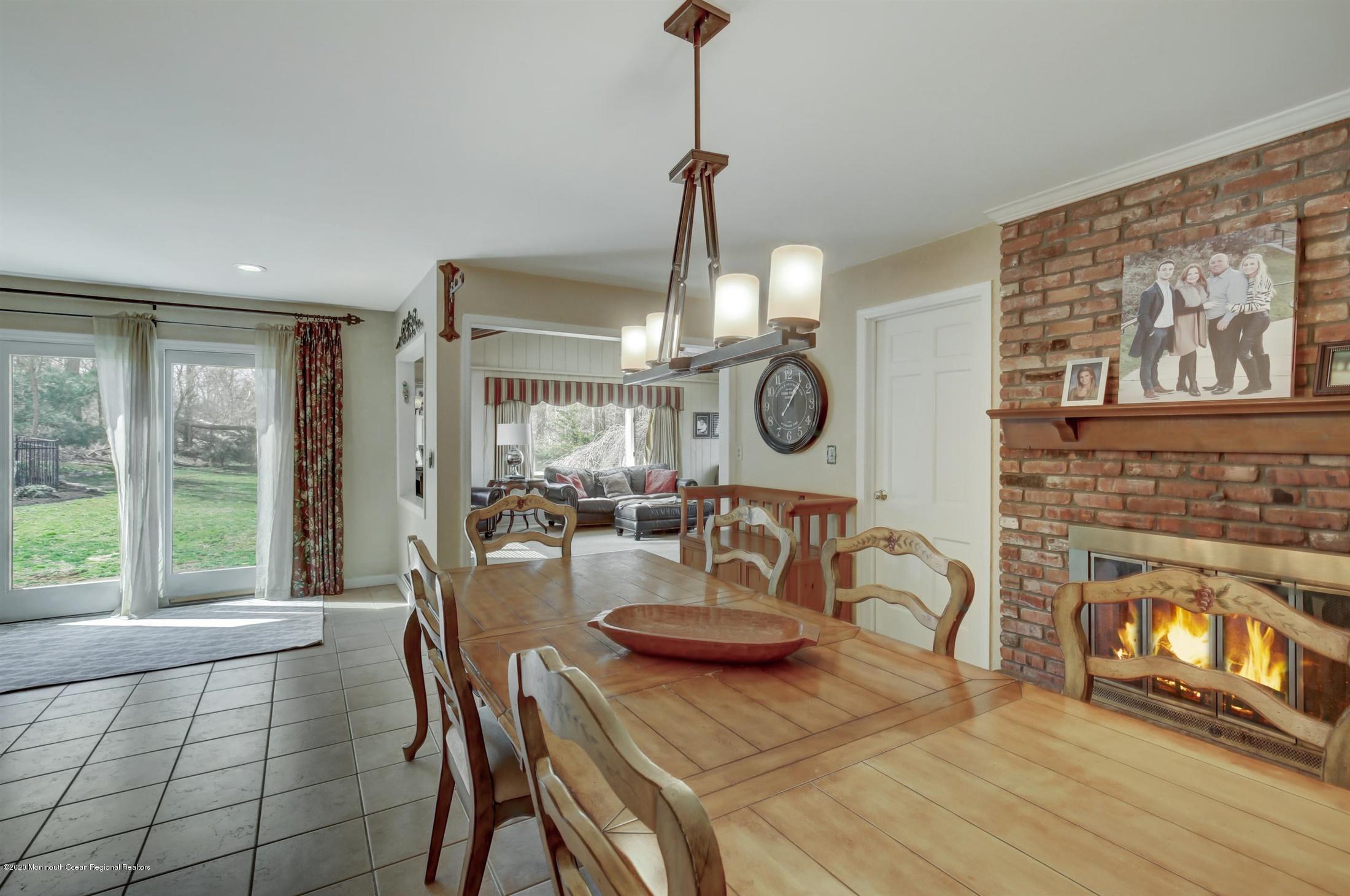 8 Woodhollow Road Colts Neck, NJ 07722 - Photo 17 of 37 17-Breakfast Area