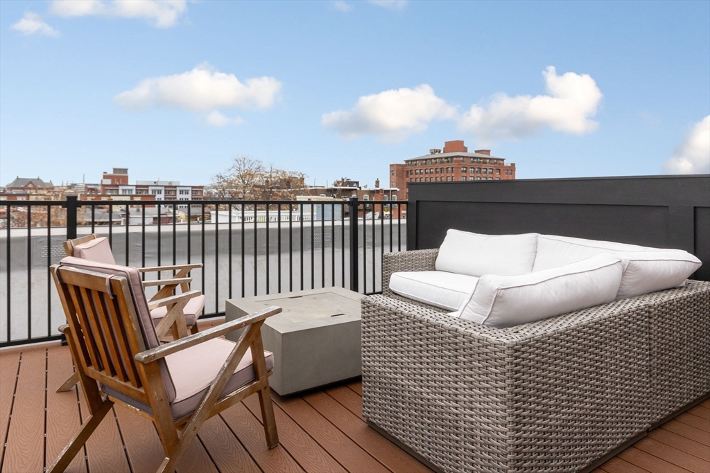 202 Maverick Street, Unit 301 Boston, MA 02128 - Photo 23 of 28