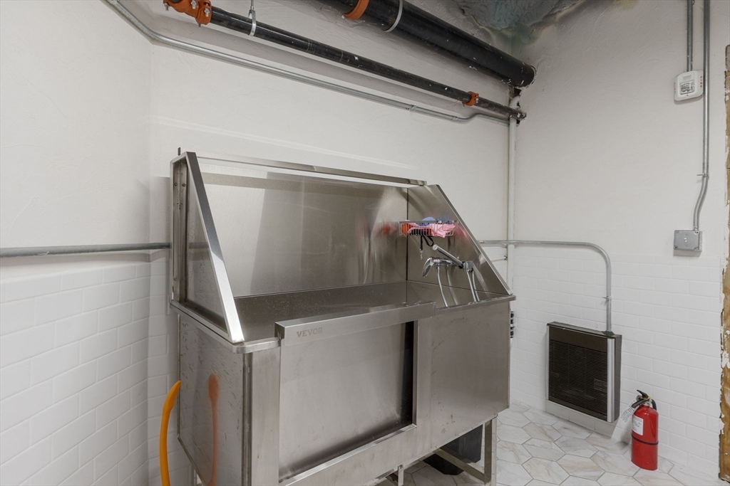 202 Maverick Street, Unit 301 Boston, MA 02128 - Photo 26 of 28 a view of entryway