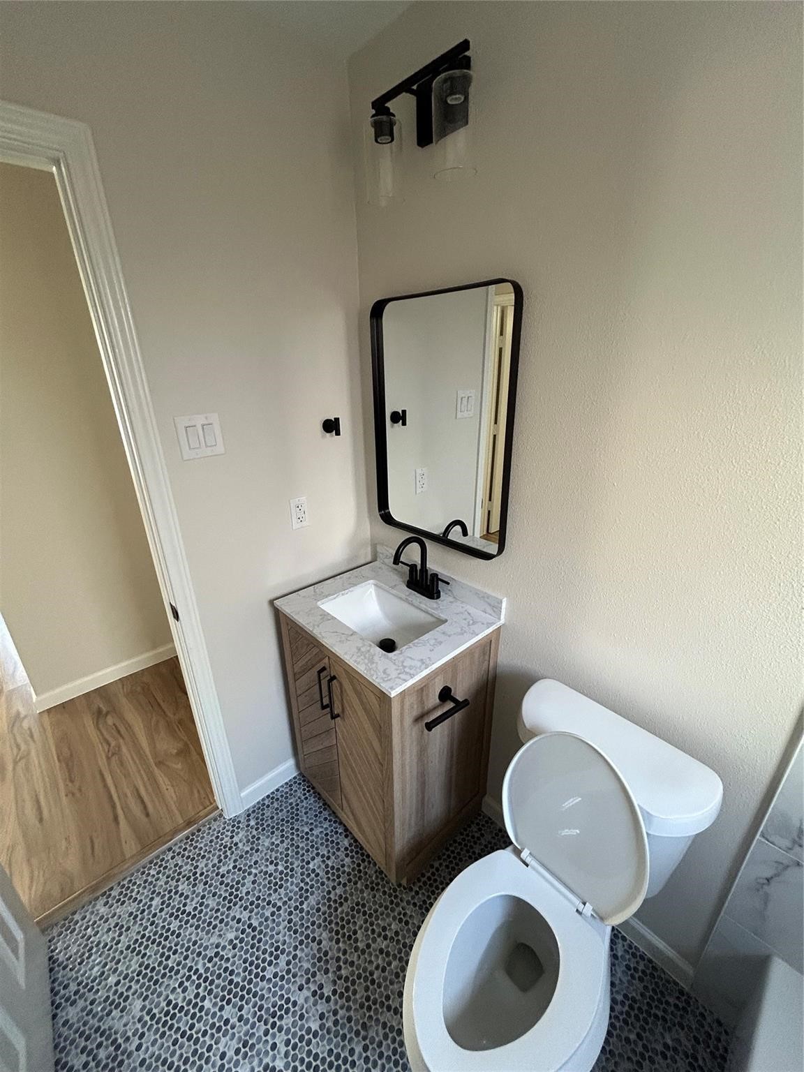 2009 Welch Street, Unit B Houston, TX 77019 - Photo 6 of 9 Gallery Image 6