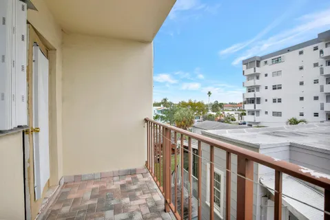 $199,000 | 1750 Jefferson Street, Unit 305, Hollywood, FL 33020
