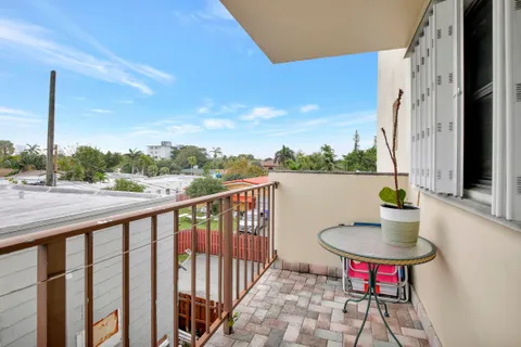 $199,000 | 1750 Jefferson Street, Unit 305, Hollywood, FL 33020