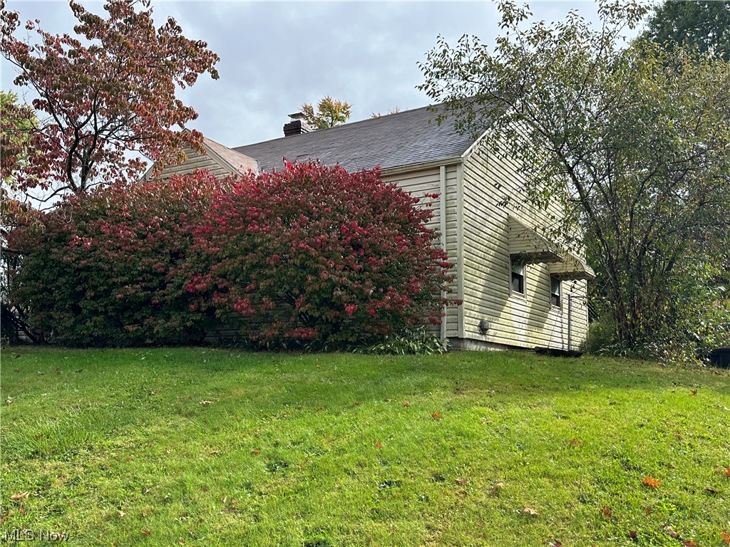 176 East Wilbeth Road Akron, OH 44301 - Photo 2 of 17 View of yard