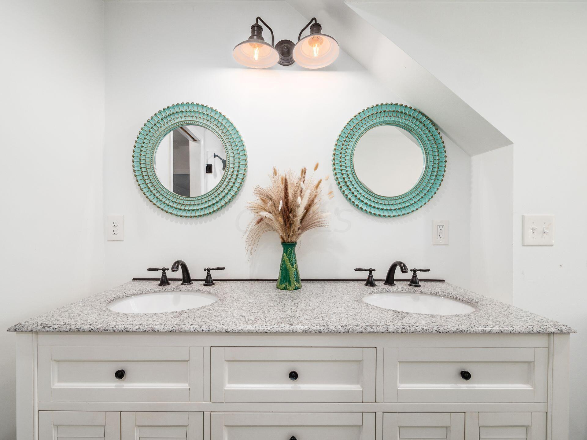2343 Swansea Road Upper Arlington, OH 43221 - Photo 25 of 58 bath 2nd floor vanity