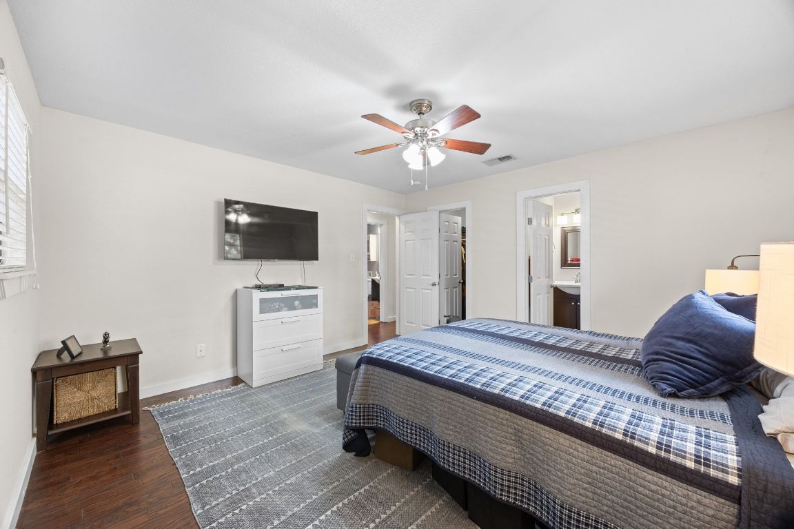 5500 Evans Avenue Austin, TX 78751 - Photo 25 of 27 a bedroom with a bed and a flat screen tv