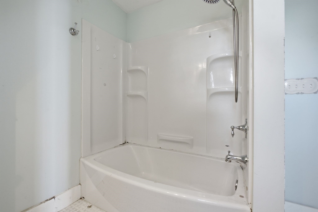 6 Ashburnham Road Worcester, MA 01605 - Photo 13 of 20