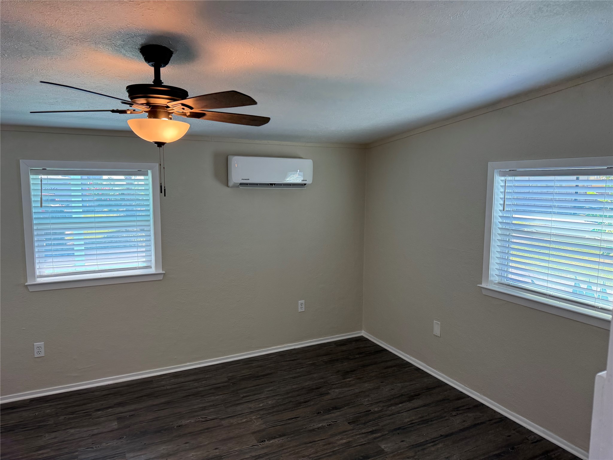 726 4th Street San Leon, TX 77539 - Photo 11 of 14 a window of an empty room