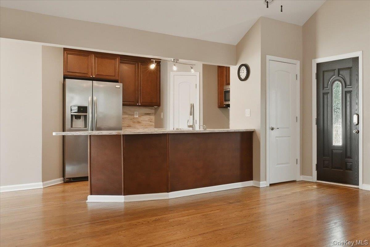 12 Annuskemunnica Road Babylon, NY 11702 - Photo 4 of 25