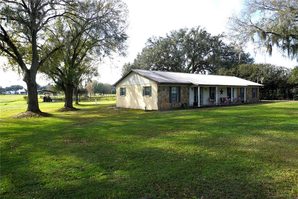 2407 Medulla Road Plant City, FL 33566 - Photo 2 of 38