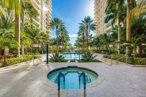 $2,500 | 700 East Boynton Beach Boulevard, Unit 105, Boynton Beach, FL 33435